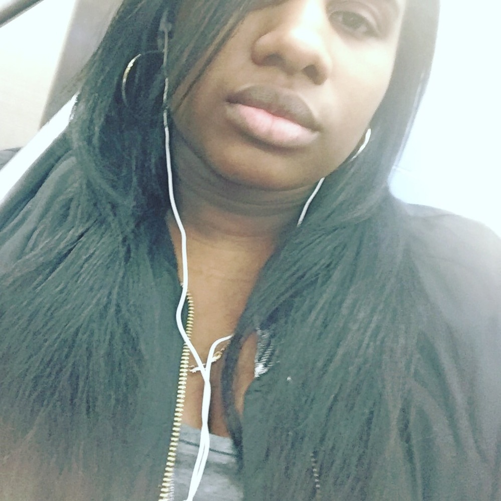 Meet your Posher, Khadisha